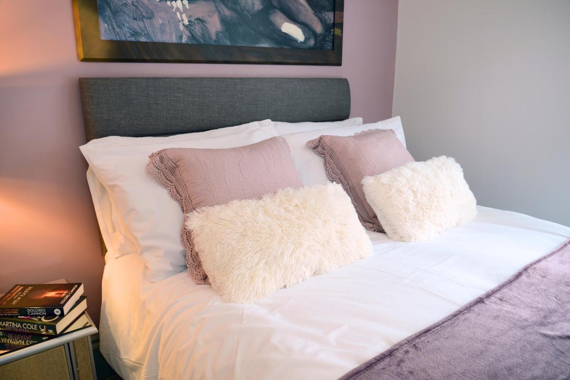 The Old Brewery Boardroom - Winchester City Centre - Unique Property - Free Parking - Sleeps 6 - By Xplus Stays المظهر الخارجي الصورة