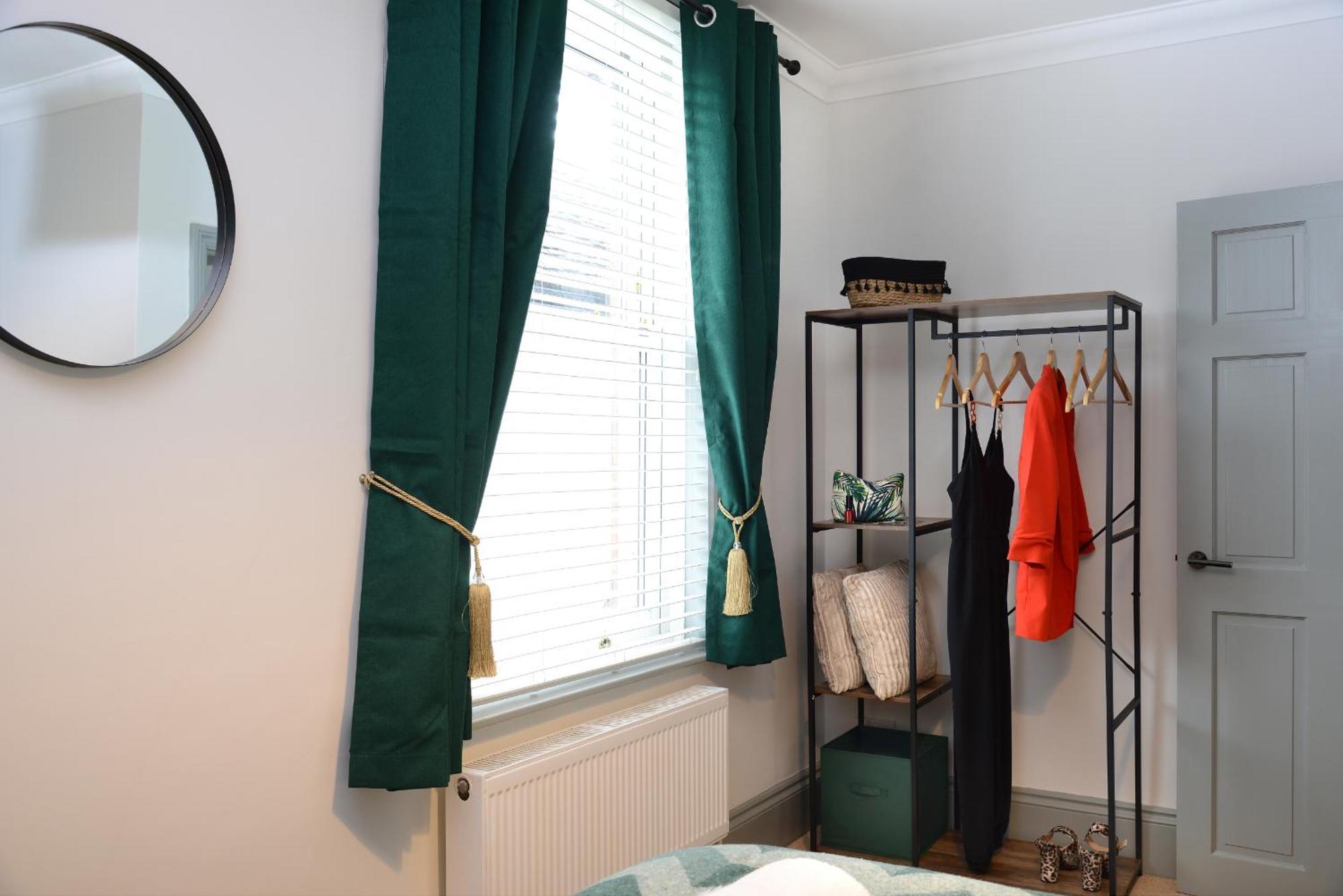 The Old Brewery Boardroom - Winchester City Centre - Unique Property - Free Parking - Sleeps 6 - By Xplus Stays المظهر الخارجي الصورة