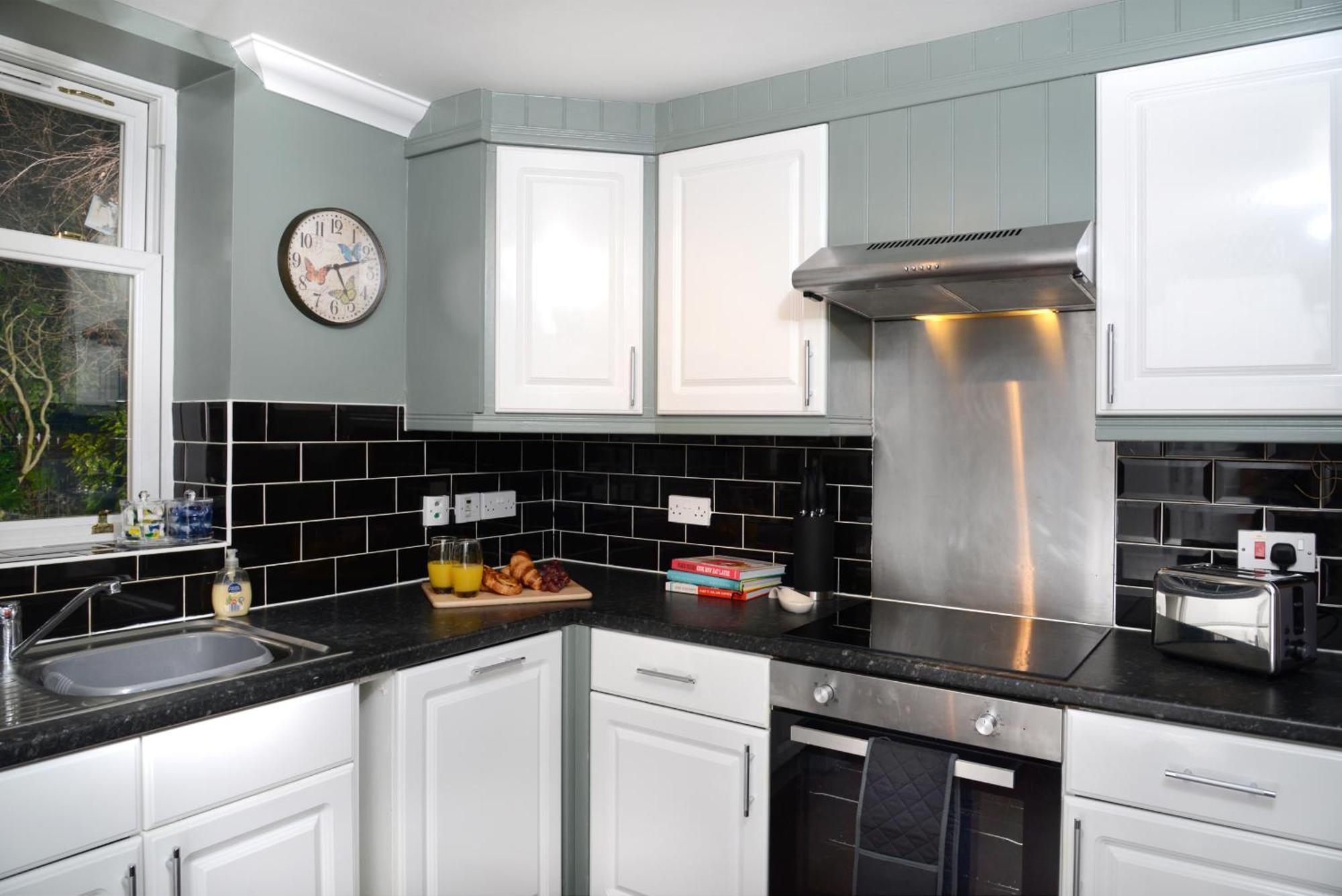 The Old Brewery Boardroom - Winchester City Centre - Unique Property - Free Parking - Sleeps 6 - By Xplus Stays المظهر الخارجي الصورة