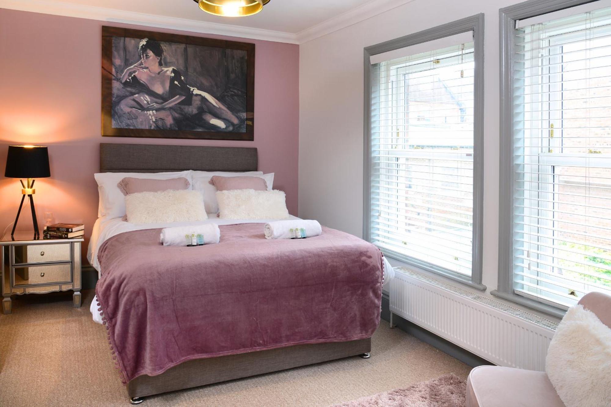 The Old Brewery Boardroom - Winchester City Centre - Unique Property - Free Parking - Sleeps 6 - By Xplus Stays المظهر الخارجي الصورة